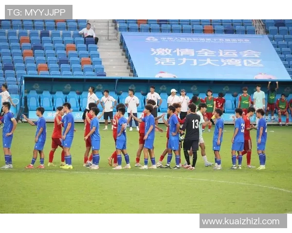 广西草根足球球星逐梦绿茵场展现拼搏精神点燃热爱