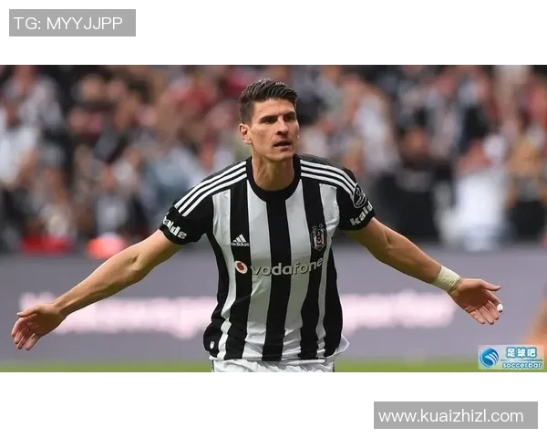 足球球星被粉丝骂如何应对 心理调适与公众形象管理技巧解析 足球球星被粉丝骂如何应对 心理调适与公众形象管理技巧解析