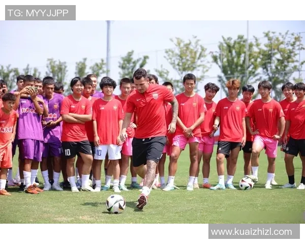 当足球遇见爱情那些闪耀球星与明星妻子的浪漫人生