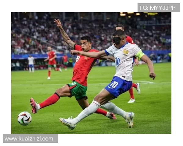 足球明星泪洒绿茵场悲伤瞬间化作动人心弦的经典画面 足球明星泪洒绿茵场悲伤瞬间化作动人心弦的经典画面